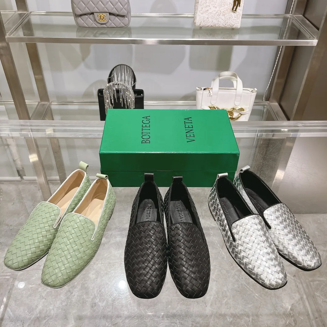 [BV] Top P: 760💰Size for couples: 35-44 (Female 40.41. Male 38 45. Customized and non-returnable) (Bottega Veneta) Genuine leather outsole classic woven beanie shoes, set of feet and heels for two wears Blessed are the little feet👣👣Comfortable casual shoes that can be worn all year round, made of imported first-layer sheepskin➕fine-quality sheepskin leather, imported sheepskin lining, luxury genuine leather outsole [rose][rose], Bottega Veneta is an Italian luxury brand. Made using traditional Italian leather craftsmanship. .